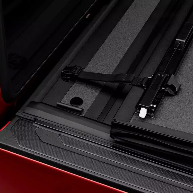 BakFlip MX4 hinge and seal detail